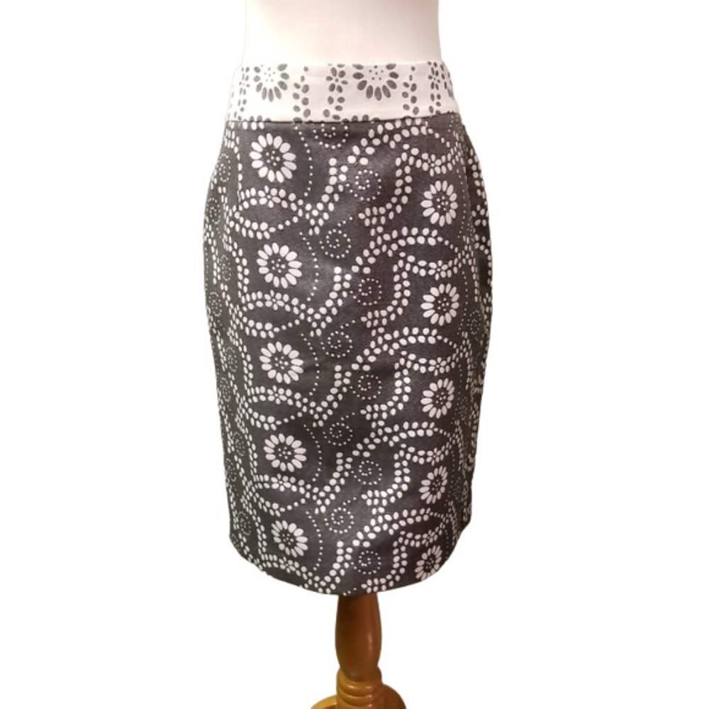 Banana Republic gray skirt and white flowers women's size 0 (G28)